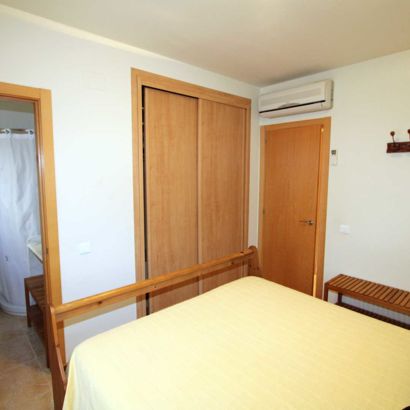Casa RIU - Schlafzimmer 1 mit Doppelbett und Zugang zum Bad